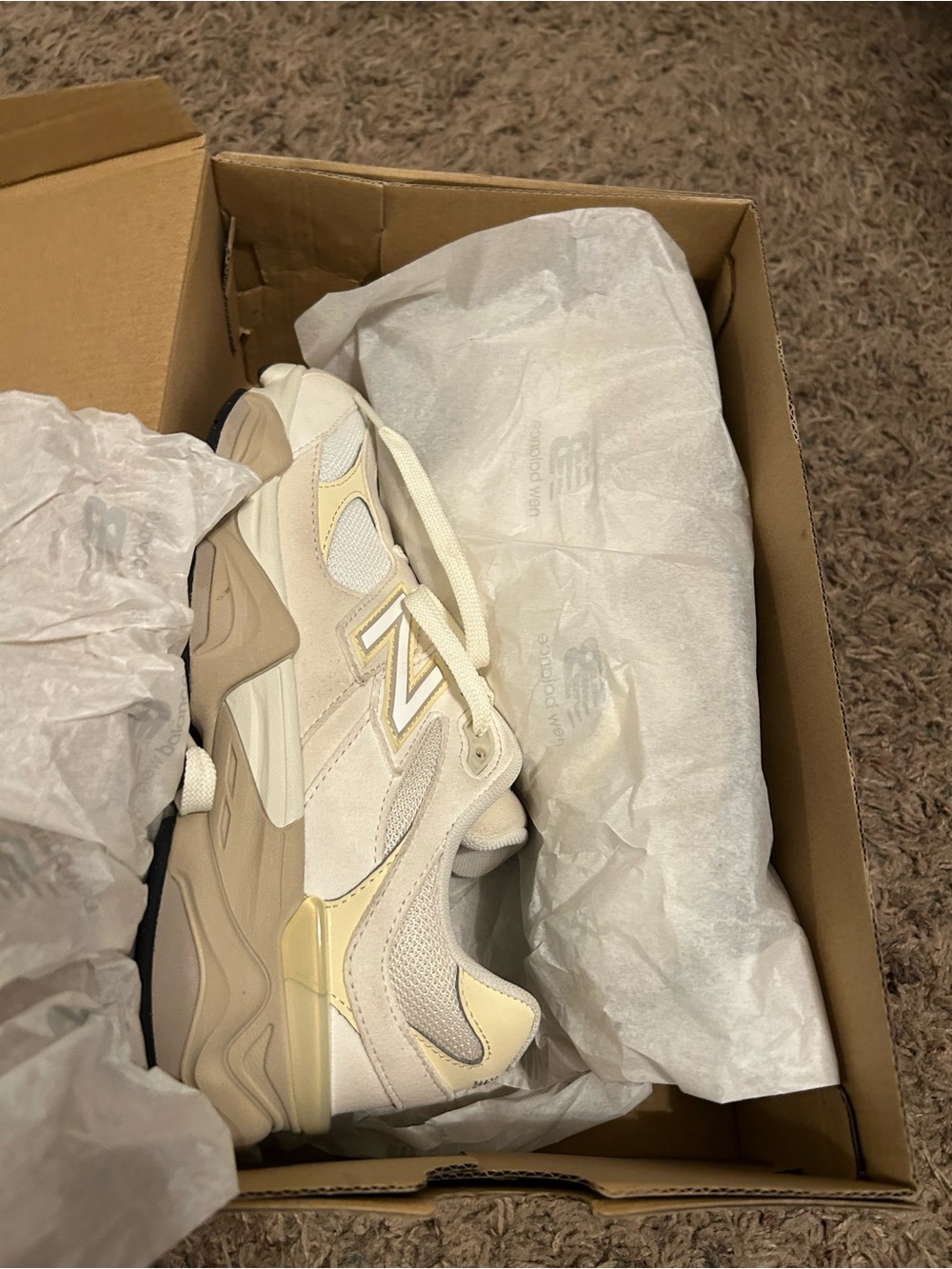 New Balance Women’s White Cream Retro-Style Athletic Sneakers-Kids 7= Women 9 - Picture 8 of 9